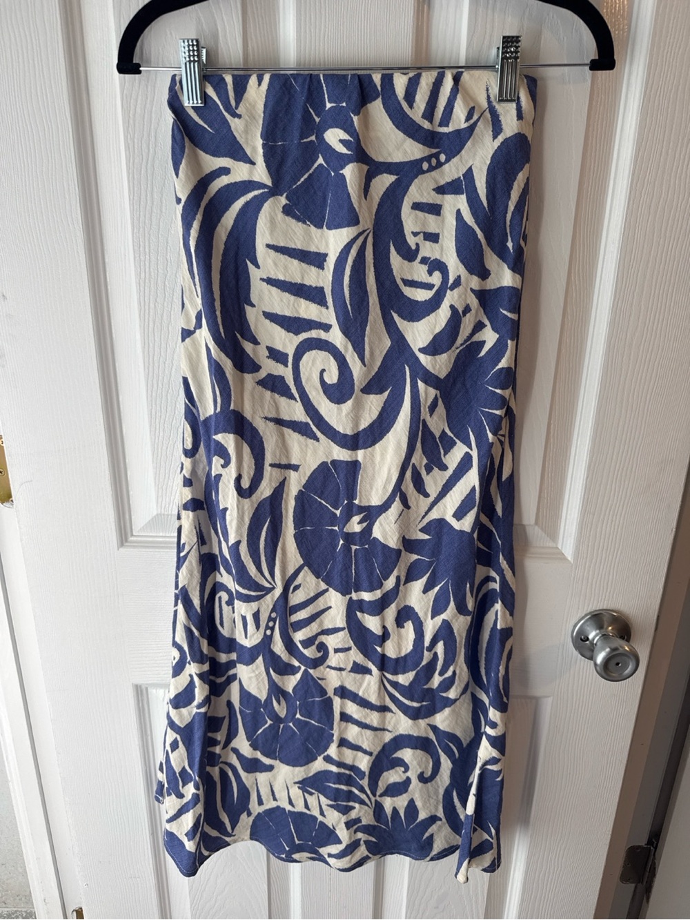 Blue Floral A-Line Midi Skirt - Casual Summer Style - Picture 3 of 4